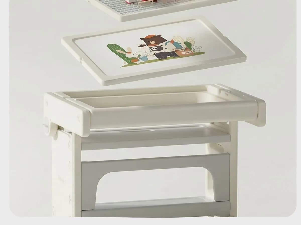 Folding table