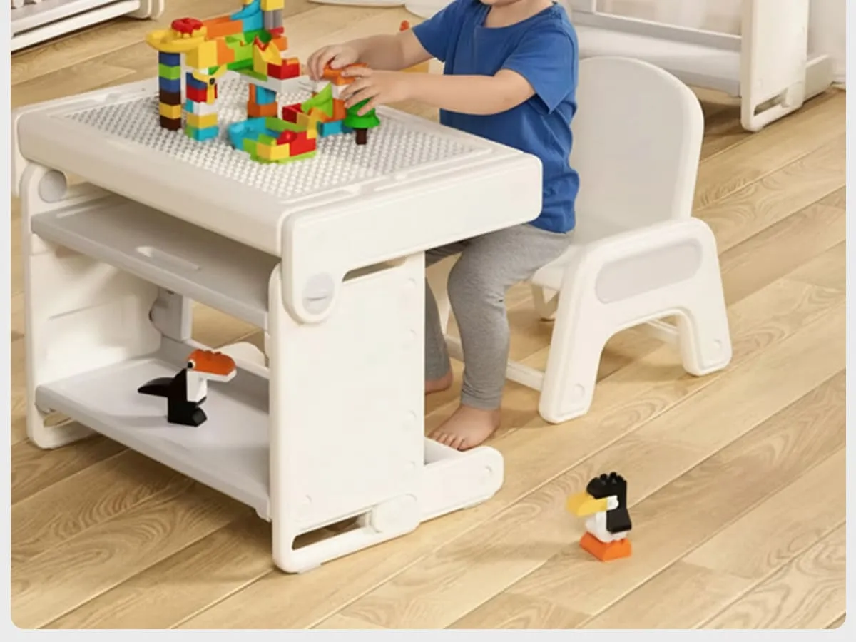 Folding table